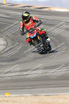 media/Dec-01-2025-Moto Forza (Mon) [[2daa91e15f]]/2-Intermediate Group/Session 2 (Turns 9 and 10)/